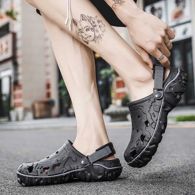 New Arrival Mens summer shoes mens perforated sandals hollow breathable flip sandals fashionable beach slippers large-sized 47 T250407
