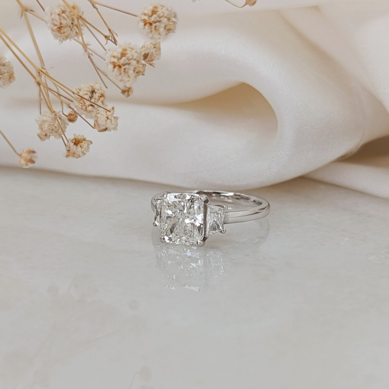 Jewelry 2.0 Carat Cushion Shape E VS1 Lab Grown Diamond Wite Traperziod Engagement Ring For Women Real 14K White Gole Womens Wedding Ring CVD Diamond