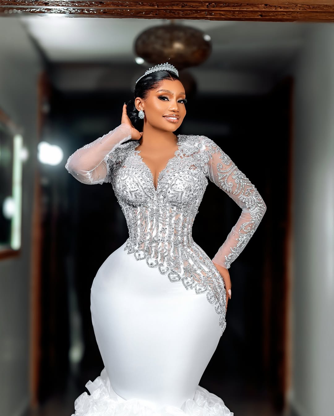 Gorgeous V Neck Wedding Dresses Rhinestone Bridal Gowns Long Sleeves Ruffle Flowers Princess Mermaid Customized Vestidos De Novia Plus Size
