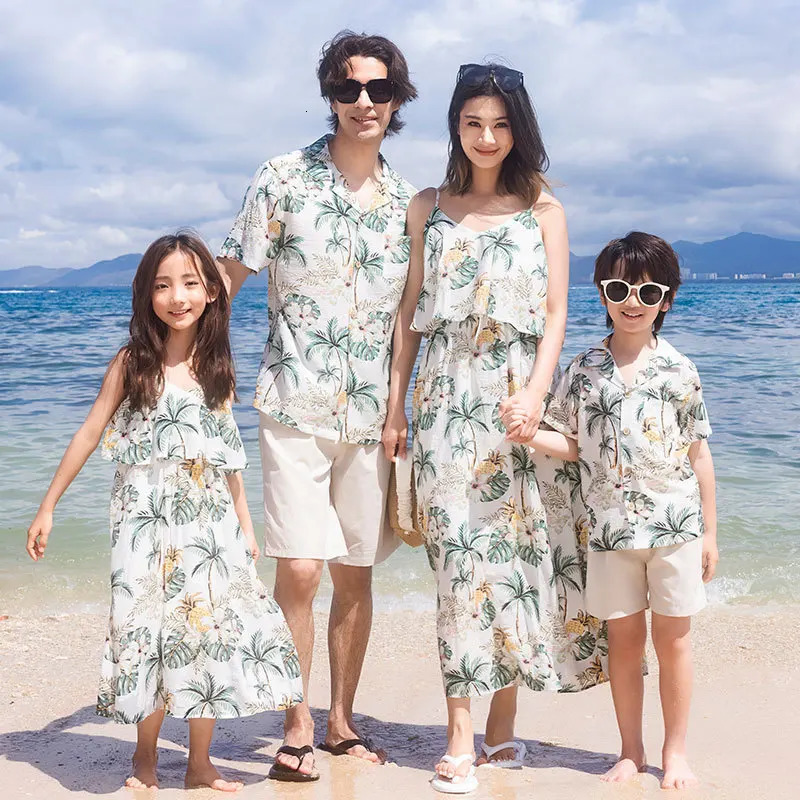 Beach Family Matching Outfits Vacation Mom and Daughter Summer Dress Resort Couple Look Dad and Son Sea Holiday Clothes Set 250407
