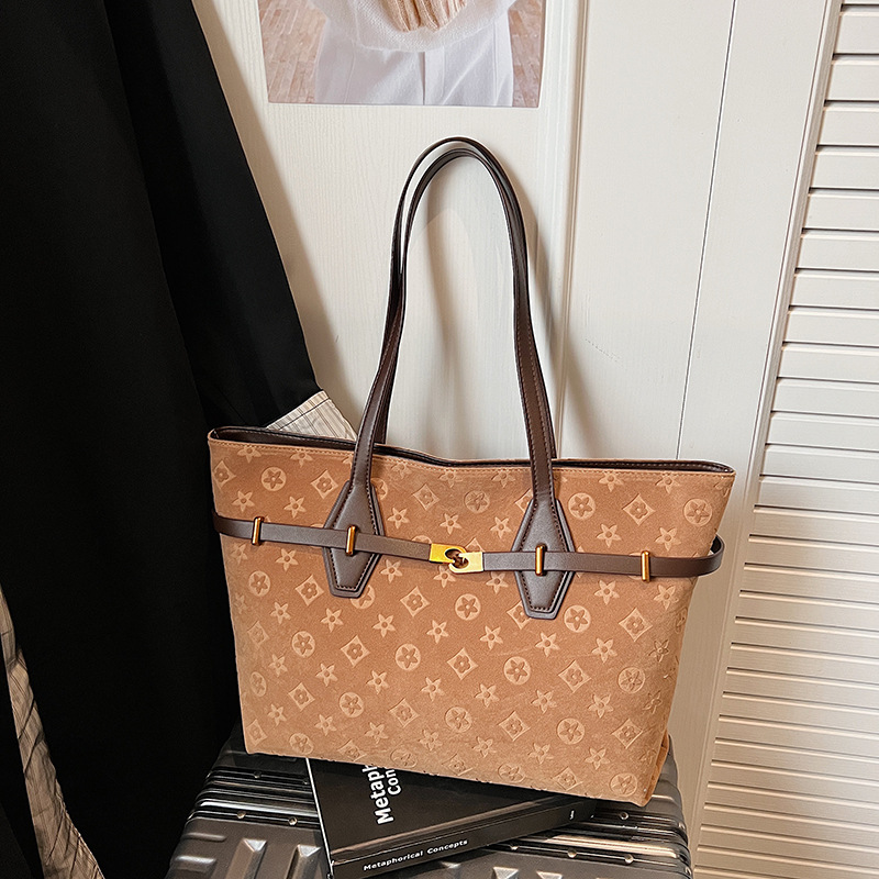 Designer Large Capacity Handtote Bag With Vintage Suede Underarm Bag Premium Hipster Shoulder Bag Free Shipping