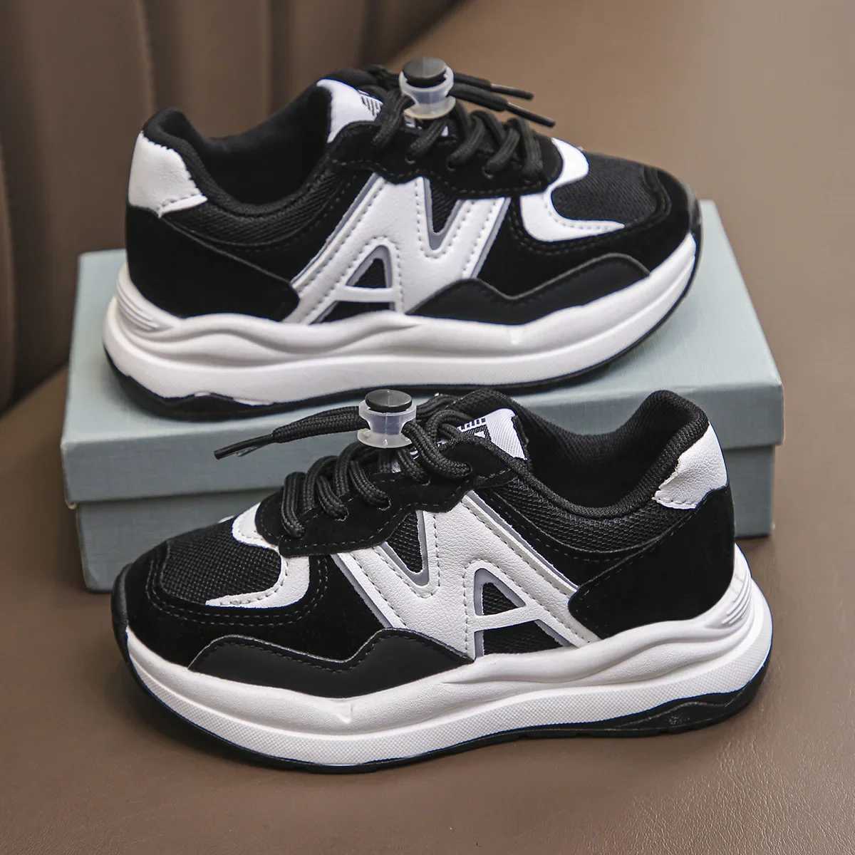 Childrens boys and girls soft sports shoes fashionable running shoes casual baby outdoor flat shoes trendy basketball shoes W250407