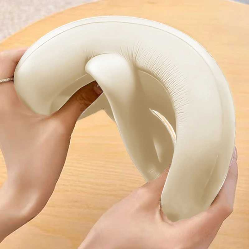 Japanese thick soled flip top womens summer outdoor wear 2024 new EVA anti slip and anti tooth height increasing beach shoesXJ250407