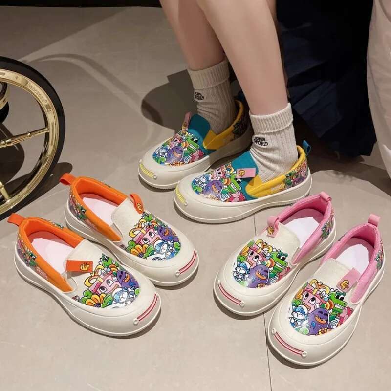 Women's canvas shoes 2025 new fashion casual comfortable round toe flat shoes designer girls graffiti cartoon slippers sports shoes trendy casual