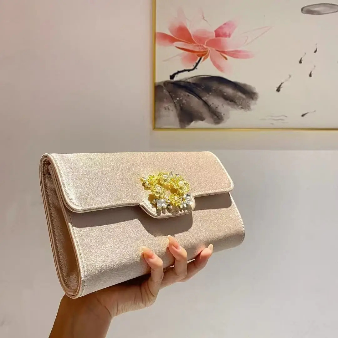 Fashion Satin Clutch Purse Women Handbag Glitter Diamond Evening Bag Wedding Party Banquet Bag Shoulder Bag 251107