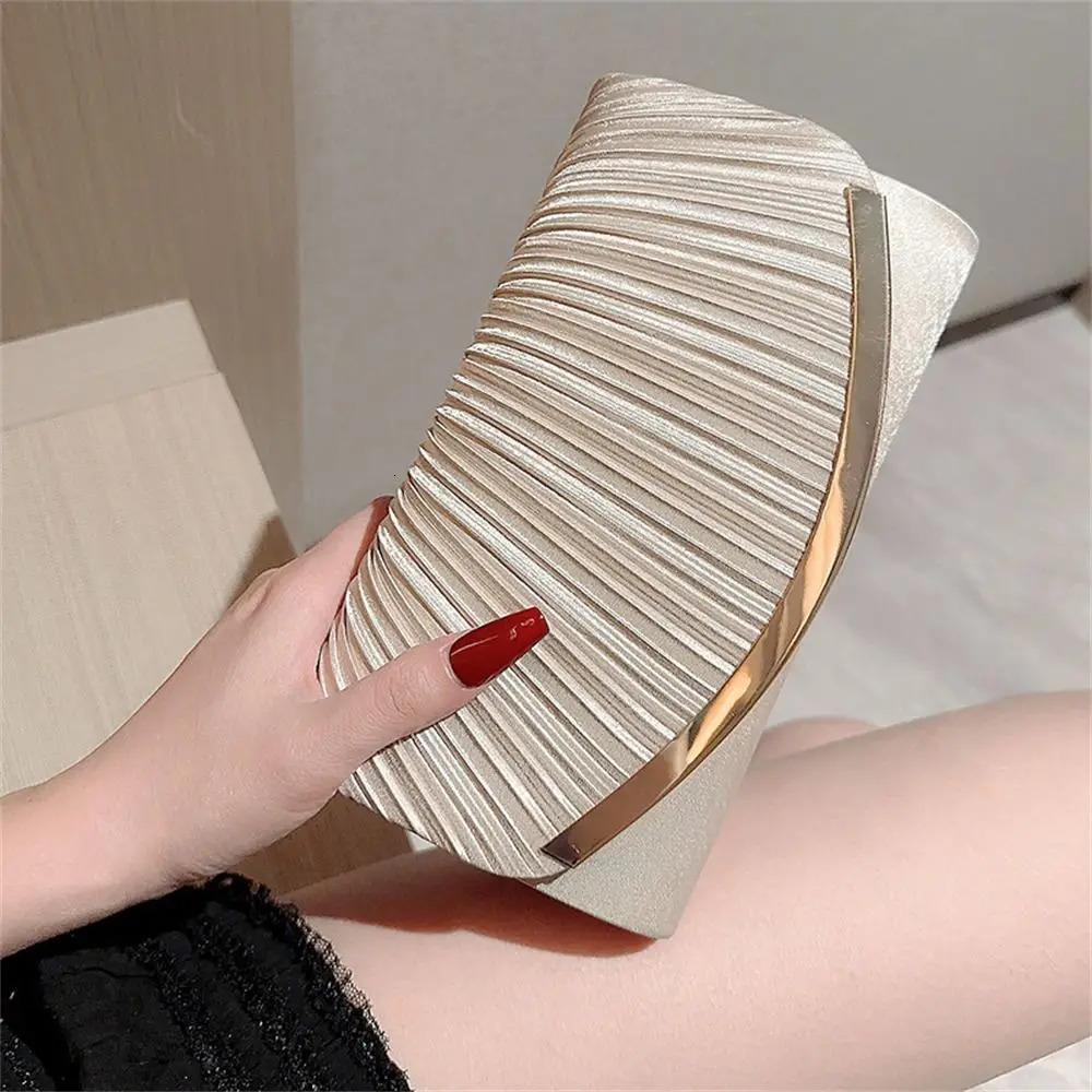 Fashionable womens sequin clutch evening bag flash banquet handbag womens chain shoulder bag wedding party wallet 250402