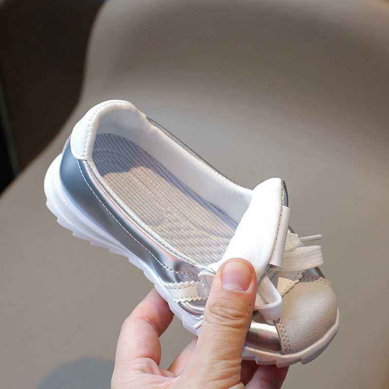 New childrens sports shoes for girls in the summer and autumn of 2025 fashionable soft comfortable casual breathable flat shoes childrens shoes 26-30 