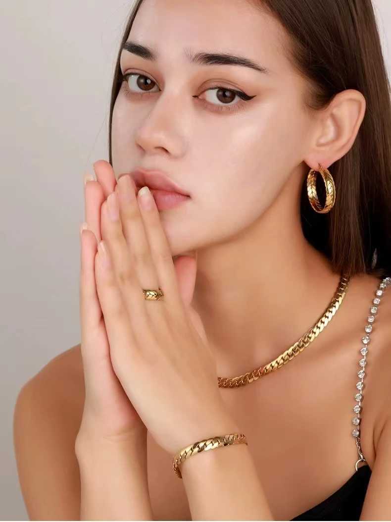 Fashion Trend 5-piece Set Stainless Steel Blade Chain 18K Gold Vacuum Plated Necklace Bracelet Ring Set Womens Kravik Chain Jewelry Y250408