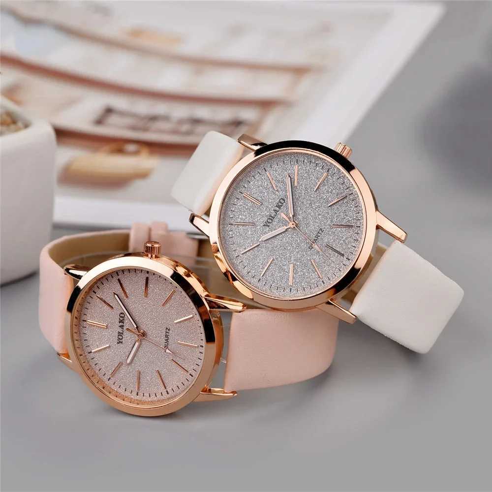 Womens leather quartz watchT250408