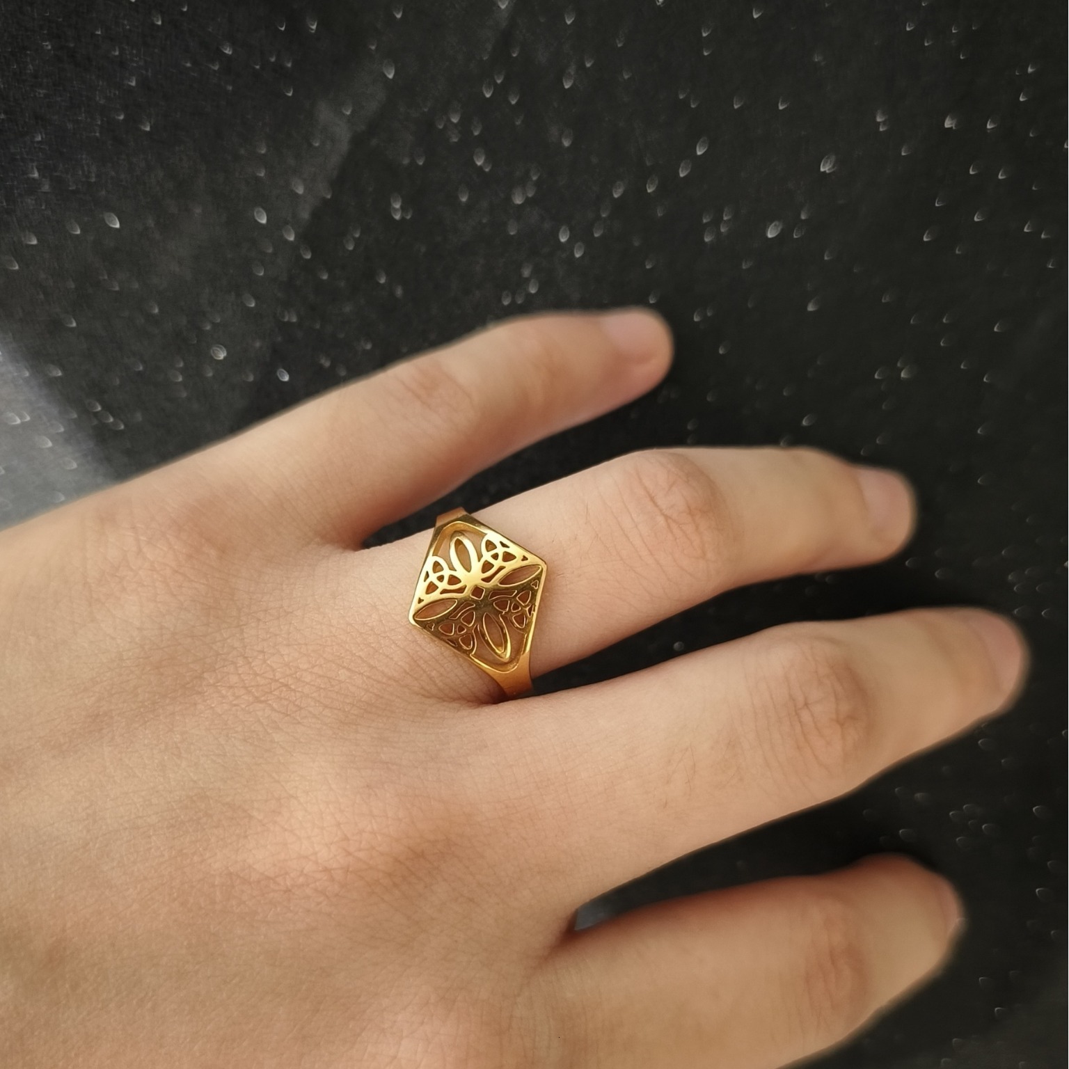 Top Source New Style Fashionable Stainless Steel Square Witch Closed Knot Ring, Gift to Friends, High End