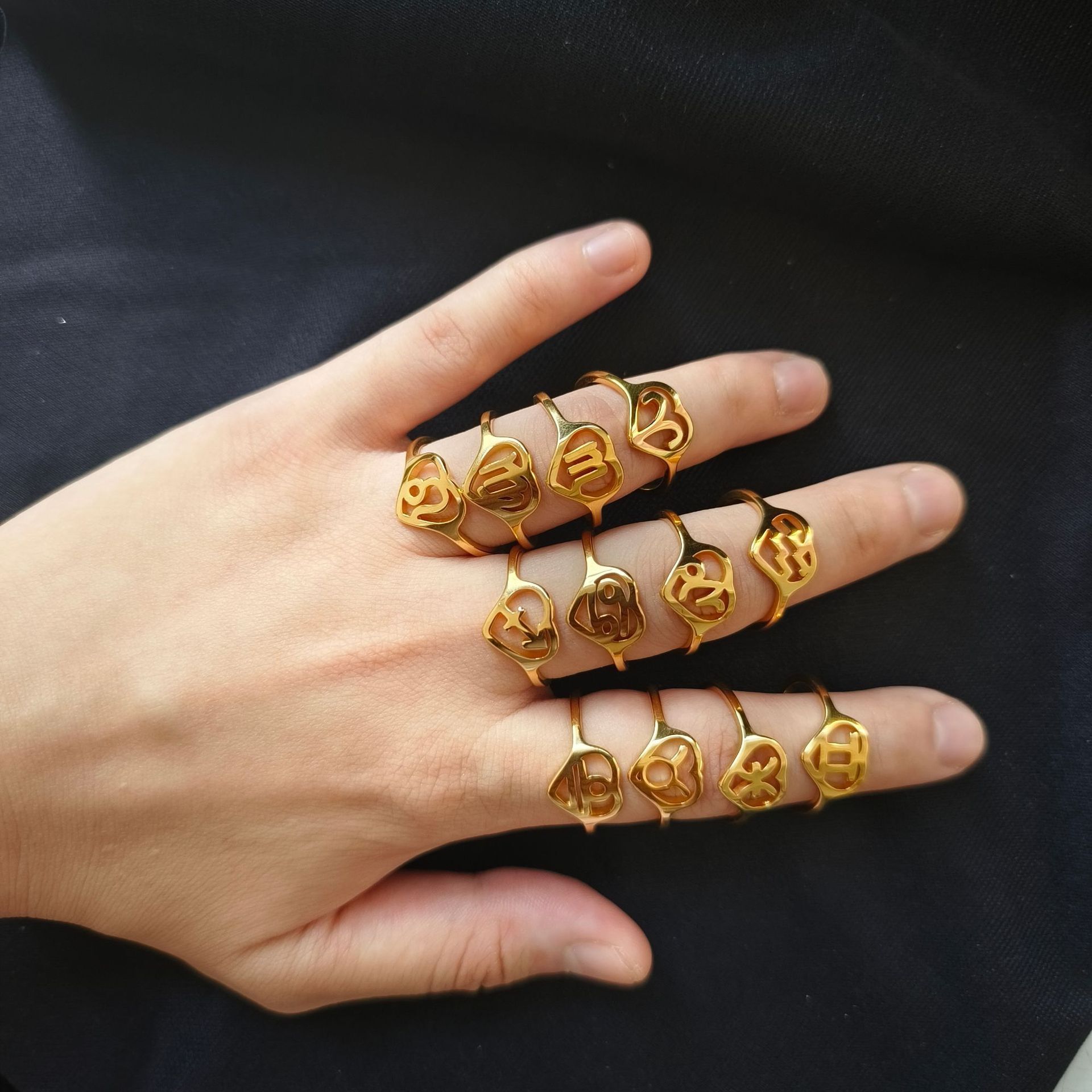 Top Source Fashion New Twelve Constellation Love Hollow Ring, Personalized and Versatile Commemorative Day Jewelry Gift