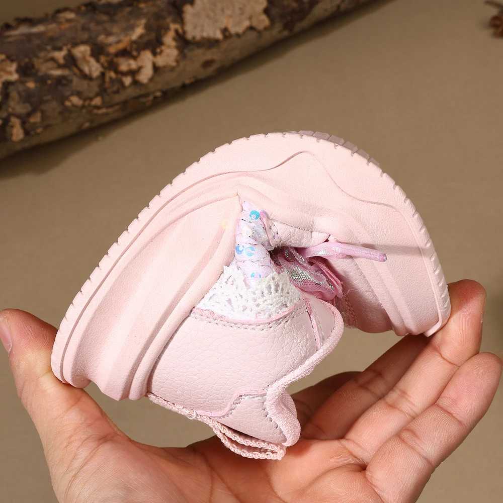 2025 New Spring Girls Shoes Leather Cute Butterfly Lace Childrens Outdoor Tennis Soft Bottom Fashion Childrens Sports Shoes W250407