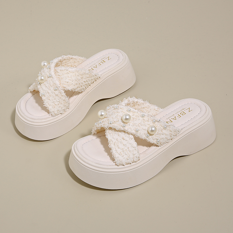 2025 New Summer Sandals and Slippers Designer Women's Sandals Trendy Casual Beach Sandals1