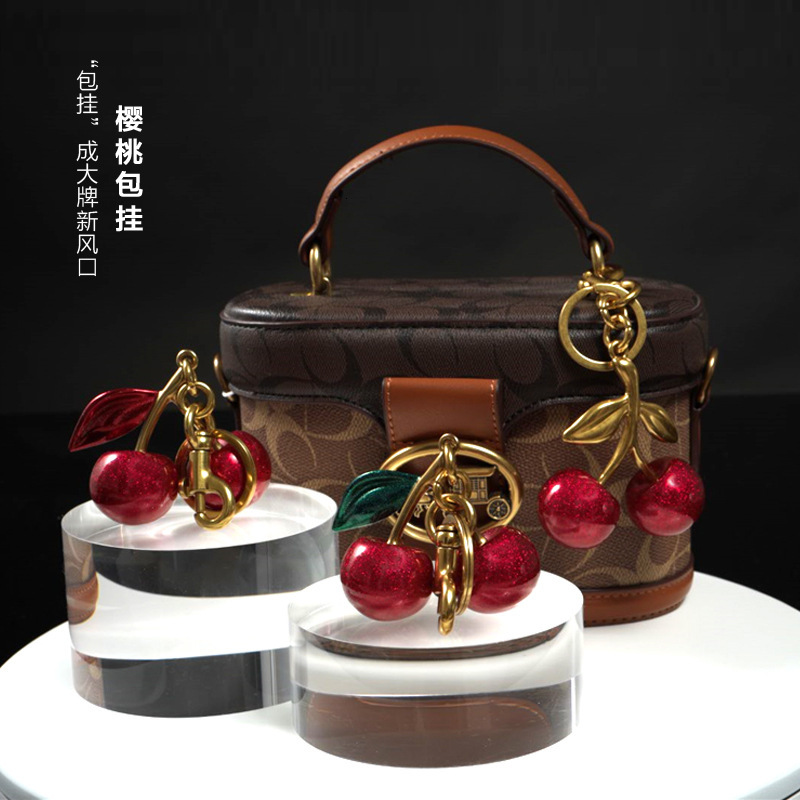 Luxury keychain designer Red Pendant Jewelry Cross-Border E-commerce Double Leaf Large and Small Resin Cherry Car Hardware Keychain Accessories key ch