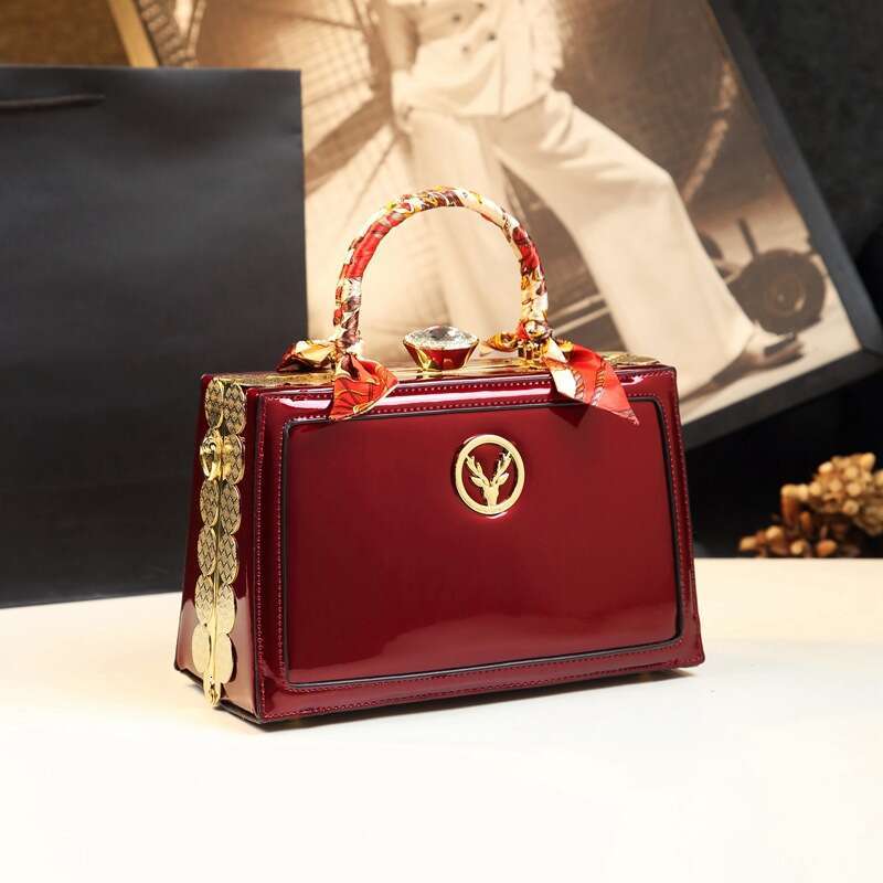 Spring 2022 New Fashionable Niche Design, Hand-Held High-End Small Square Genuine Leather Women's Bag, Single Shoulder Crossbody Bag Trend