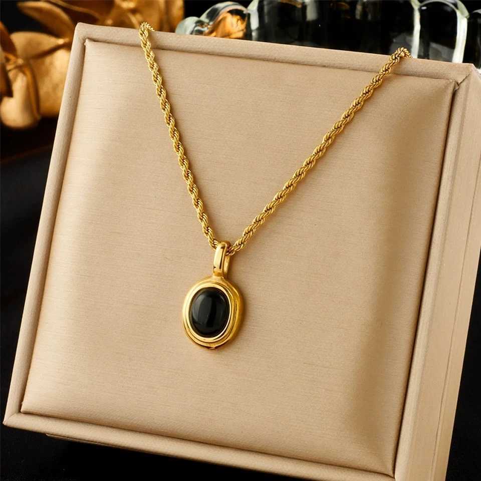Yupsk 316L stainless steel heart-shaped black stone pendant necklace suitable for women OT buckle chain Versatile jewelry gift Y250408
