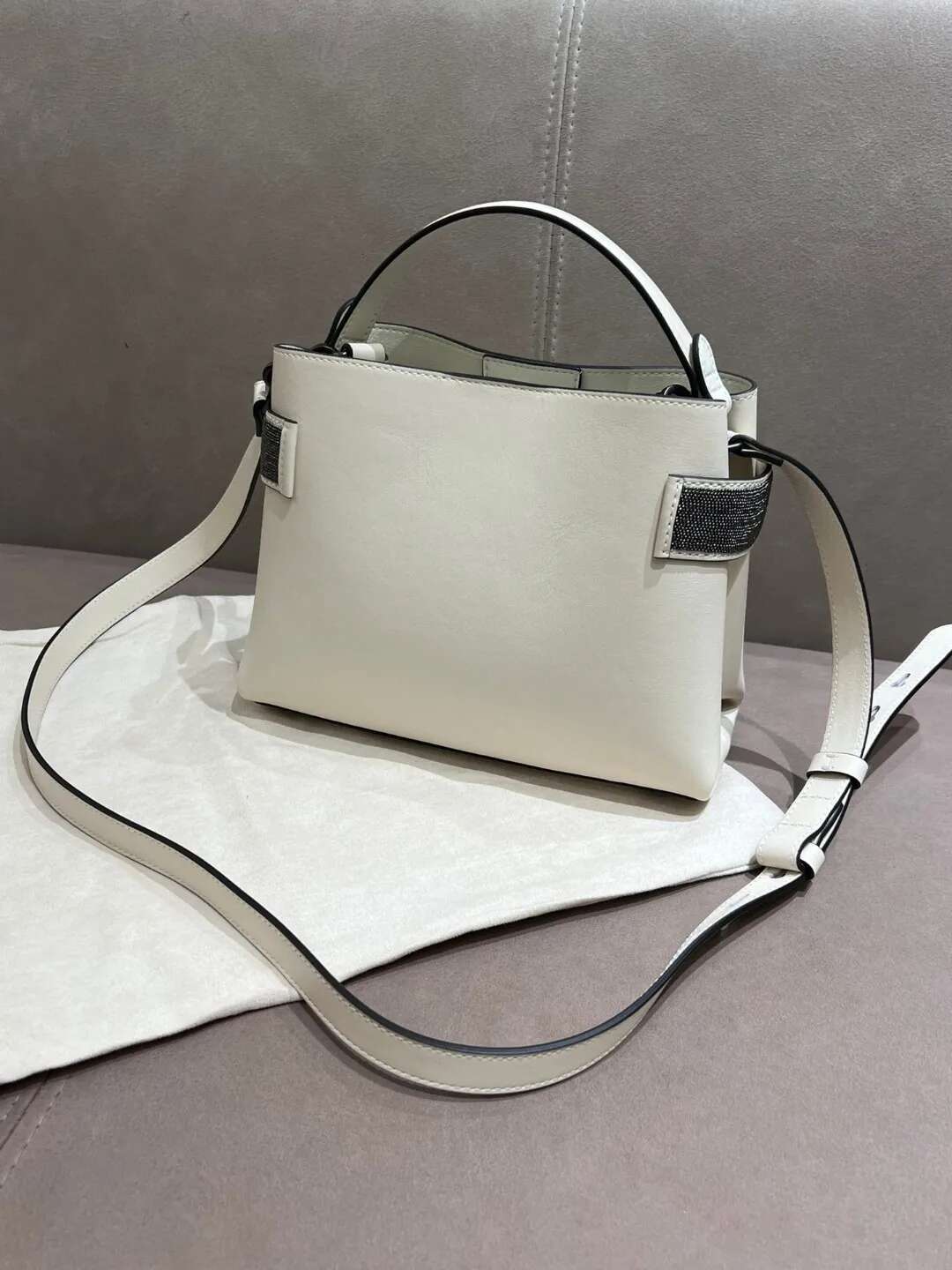 New Style High Quality Fashion Cowhide Small Bag Can Be Carried Or Crossbody 22*17*9