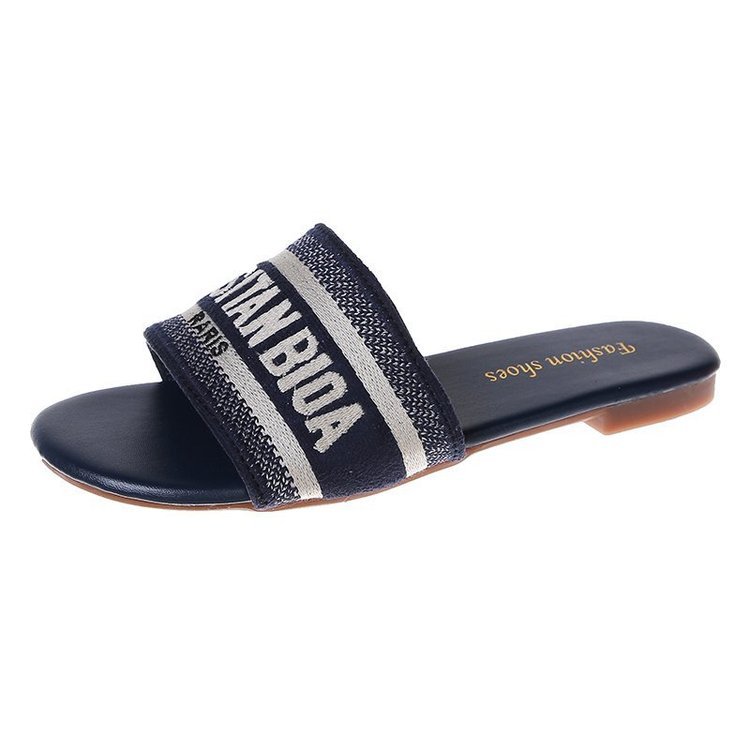Free shipping design: A fairy-like female summer internet-famous flat and comfortable flip-flops wearing flip-flops