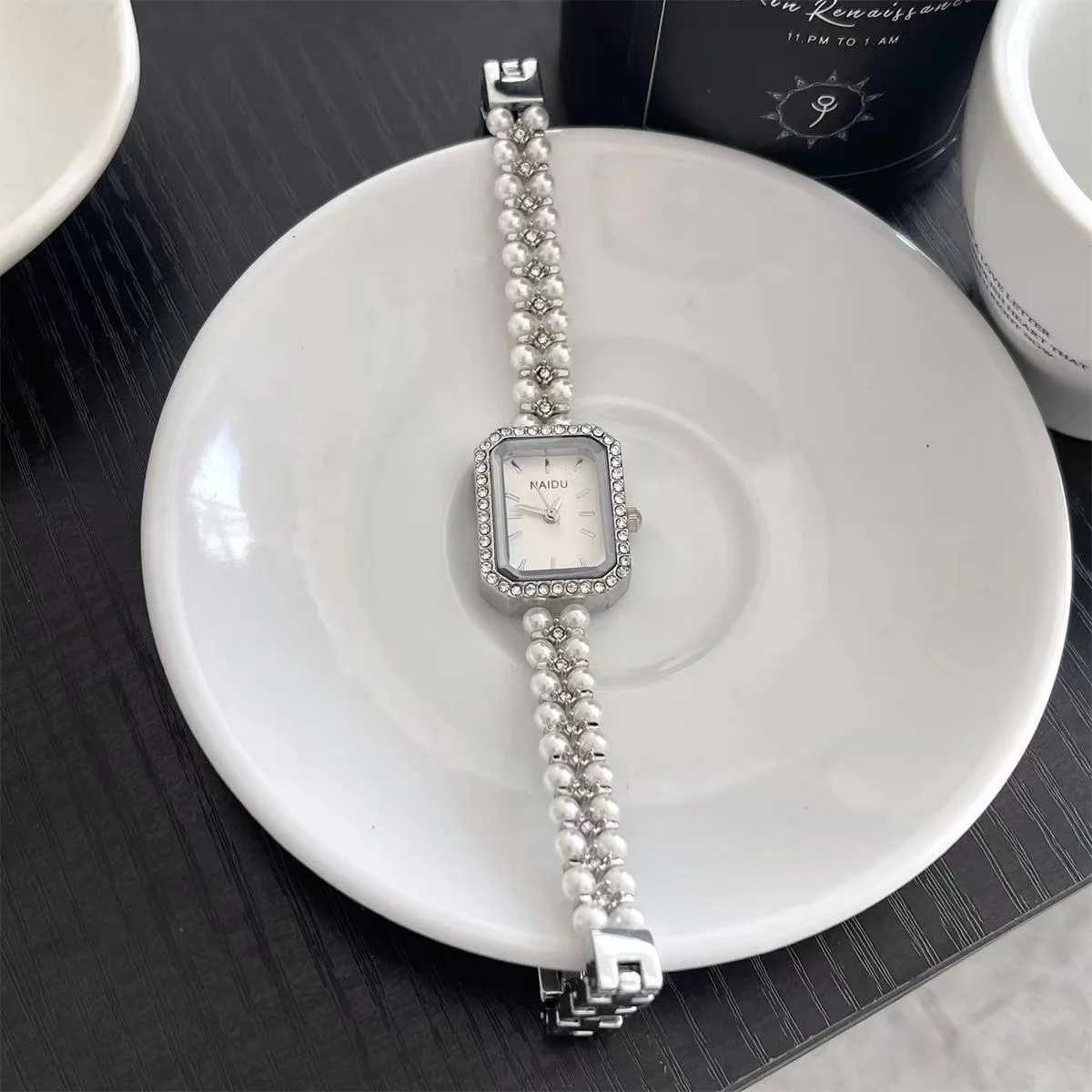 Square womens watch sports retro fashion small dial womens retro shell pearl chain quartz watch women Relogio womenT250408