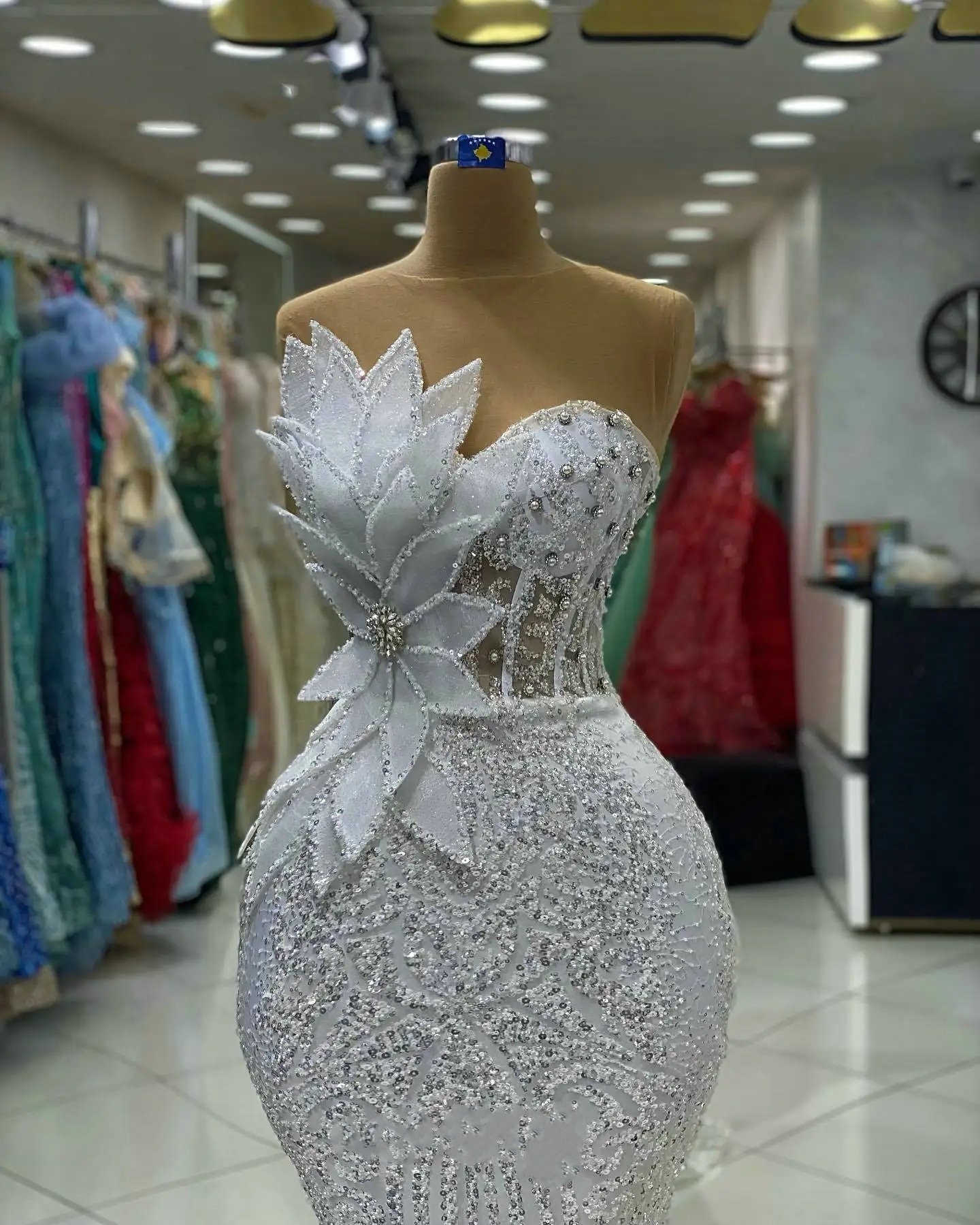 Designer Mermaid Evening Dresses Sheer Neck Sleeveless Gown Sequins Crystal Beaded Sweep Train Dress Party Customized Dress