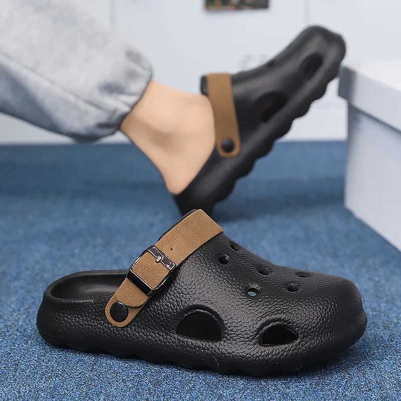 New Arrival 2025 Mens Summer Slippers Fashion Cave Slippers Outdoor Beach Sandals Leisure Garden Shoes Anti slip Designer Hollow Slippers T250407