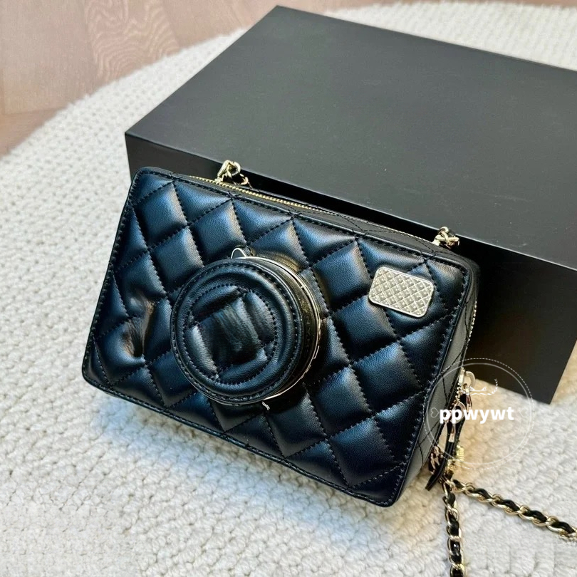 New 25ss Luxury Vanity bag Women Designer Camera Bag Makeup Bag With Round Mirror Metal Letters Decoration Shoulder Bag Gold Hardware Matelasse Chain Cross Body