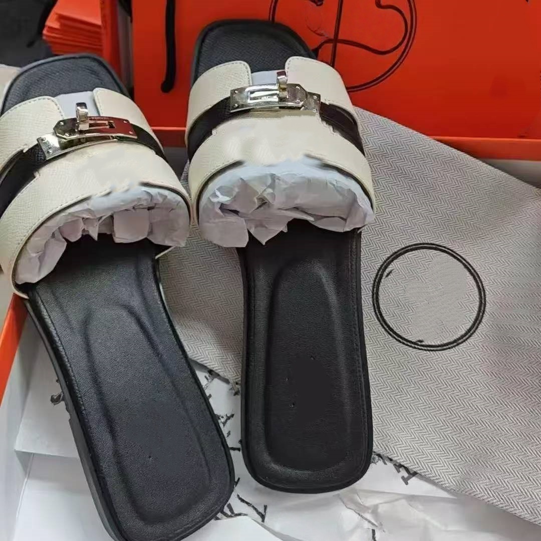 2026 Designer shoes Luxury slippers top non-slip flats Flip-flops luxury sandals Home comfort slippers high quality summer beach slippers