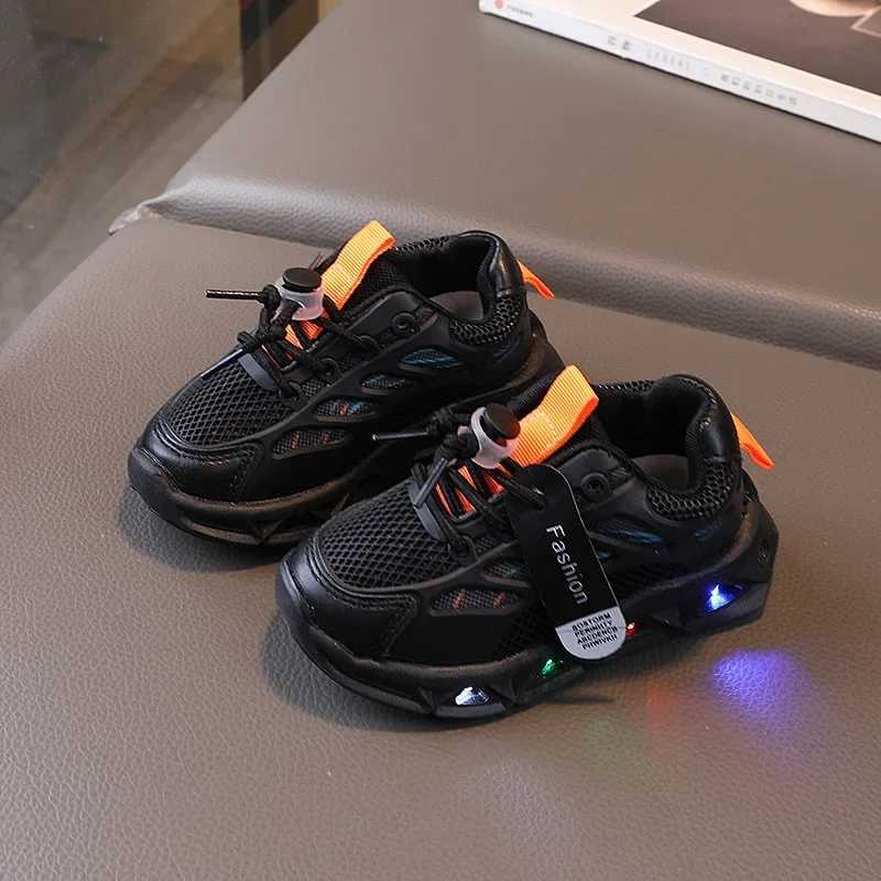 1-6 years of LED baby luminous shoes boys luminous childrens sports shoes girls anti slip childrens mesh shoes LED flash W250407