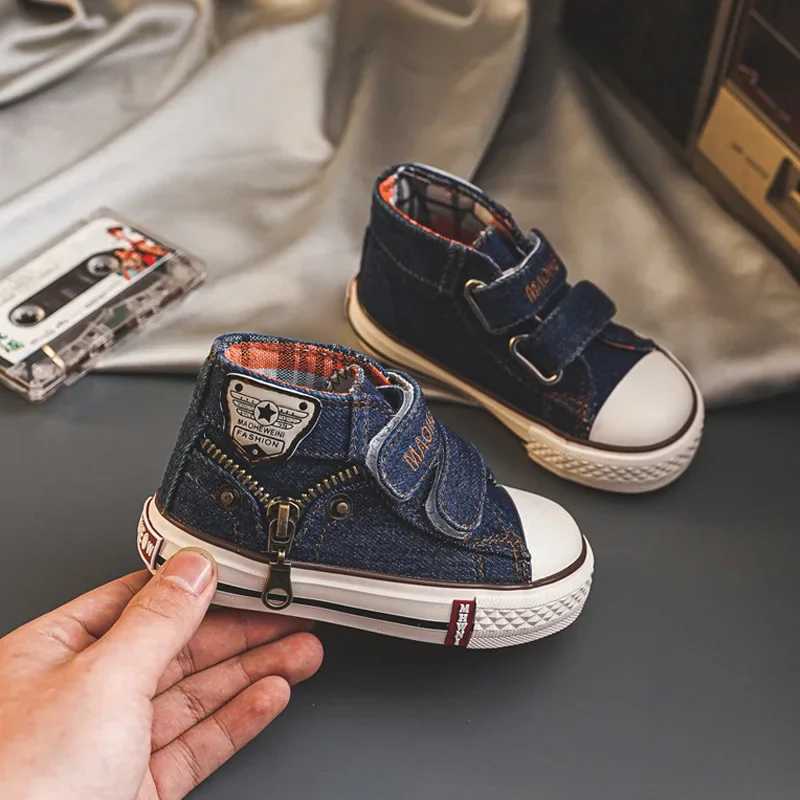 Childrens high top canvas shoes fashionable childrens student board shoes breathable boys sports shoes girls casual board shoes W250407