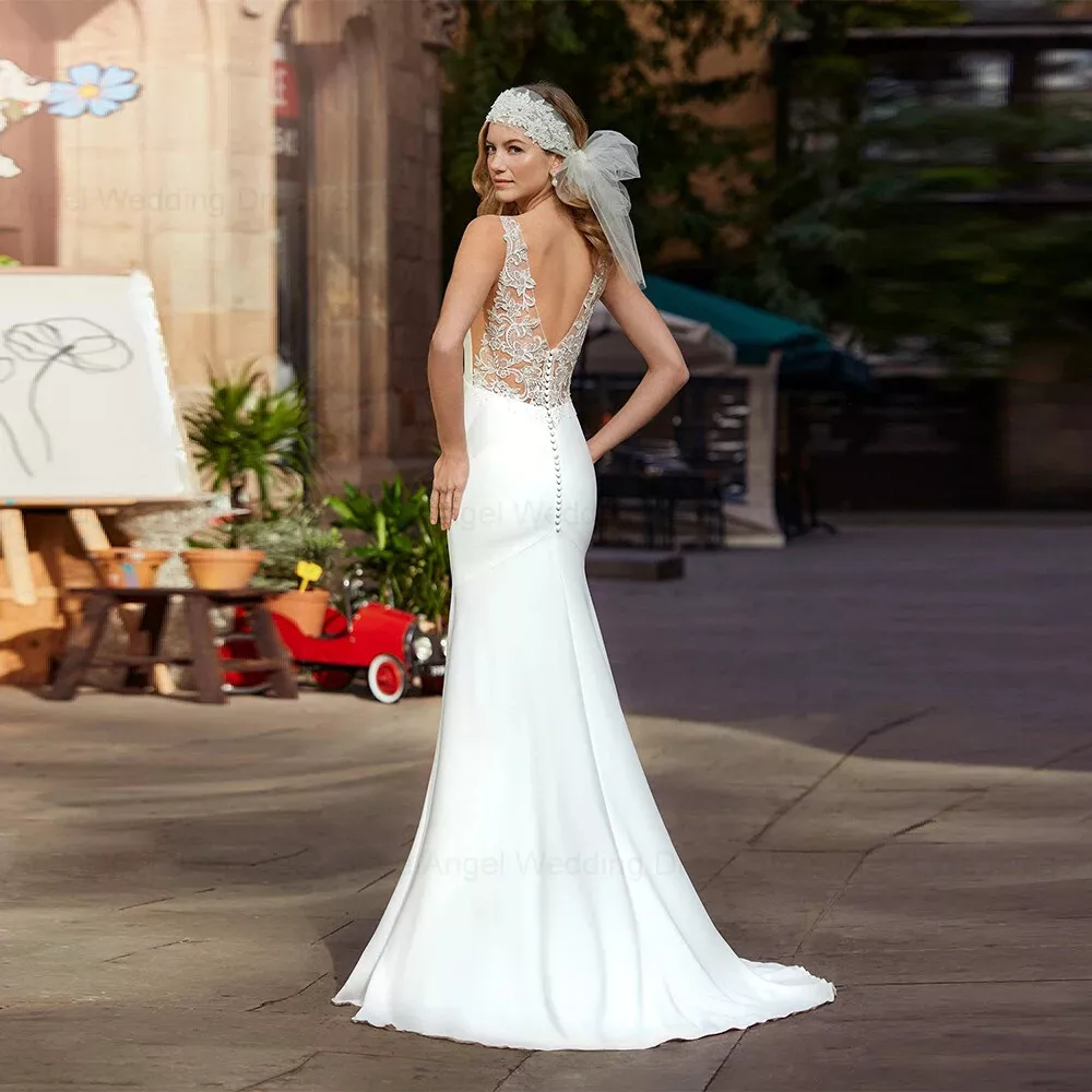 Elegant V-neck Mermaid Wedding Dress with Lace Applique Detail 2025 White Satin Open Back Bridal Gown for Beach Ceremonies