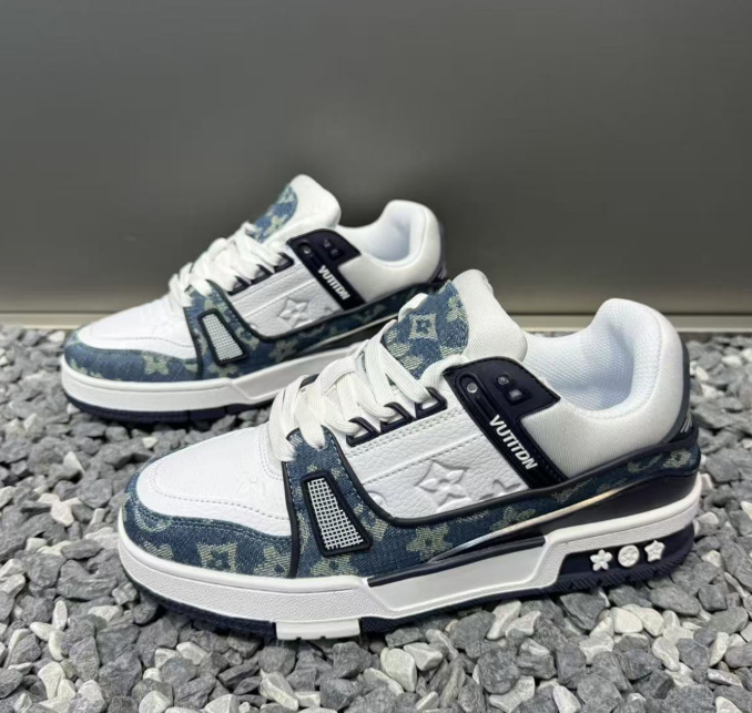 Free shipping Designer shoes Gray-White Classic Shoes Retro Style Low-Top Lace-Up Casual Shoes Daily Commute Versatile Sneakers for man