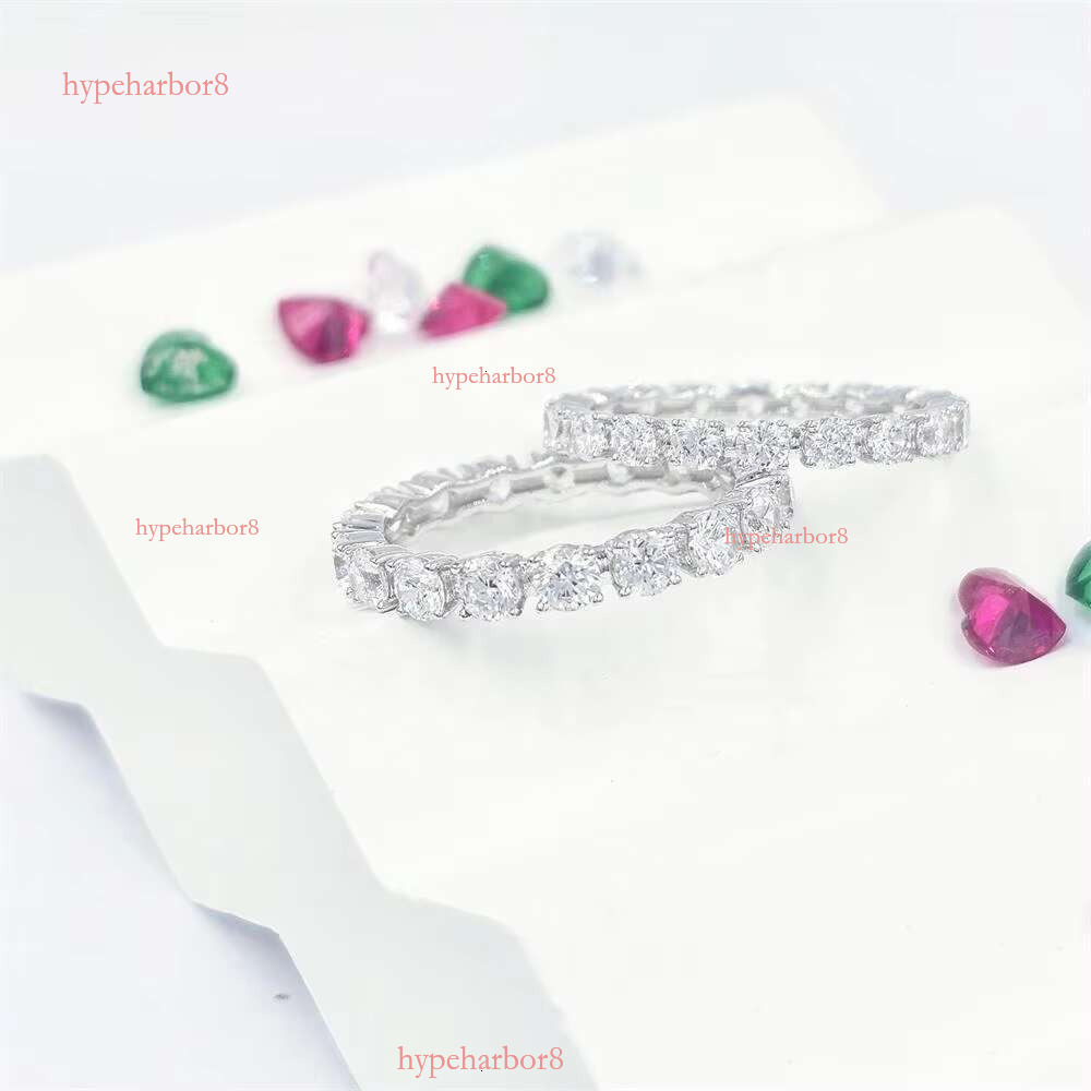 Elegant boutique jewelry, pure silver pyroxene ring, elegant and luxurious product
