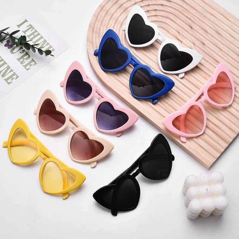 Heart-Shaped Glasses Fashion Heart Diffraction Sunglasses Watch The Night Lights Become Love Special Effect