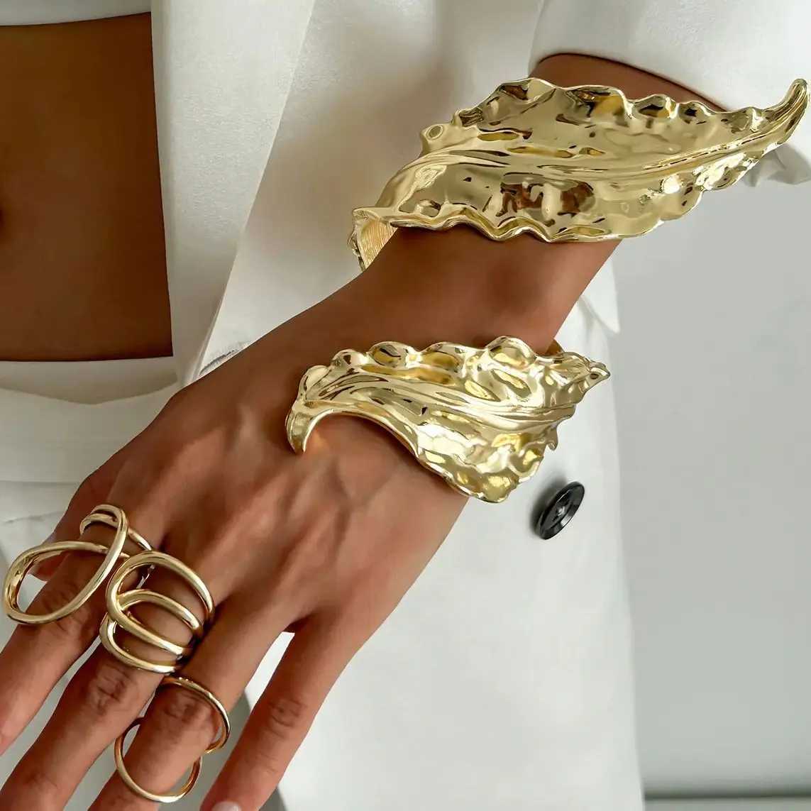 DIEZI Luxury Gold Color Metal Leaves Cuff Bangles for Wen Men Exaggerated Punk Geetric Wr Bangle Bracelet Party JewelryC250408