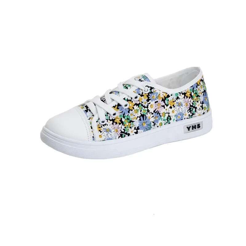 2025 New Women's Lightweight Green Lace Anti slip Canvas Student Shoes Red Cool Work Shoes Designer Women's Trendy Casual Shoes1