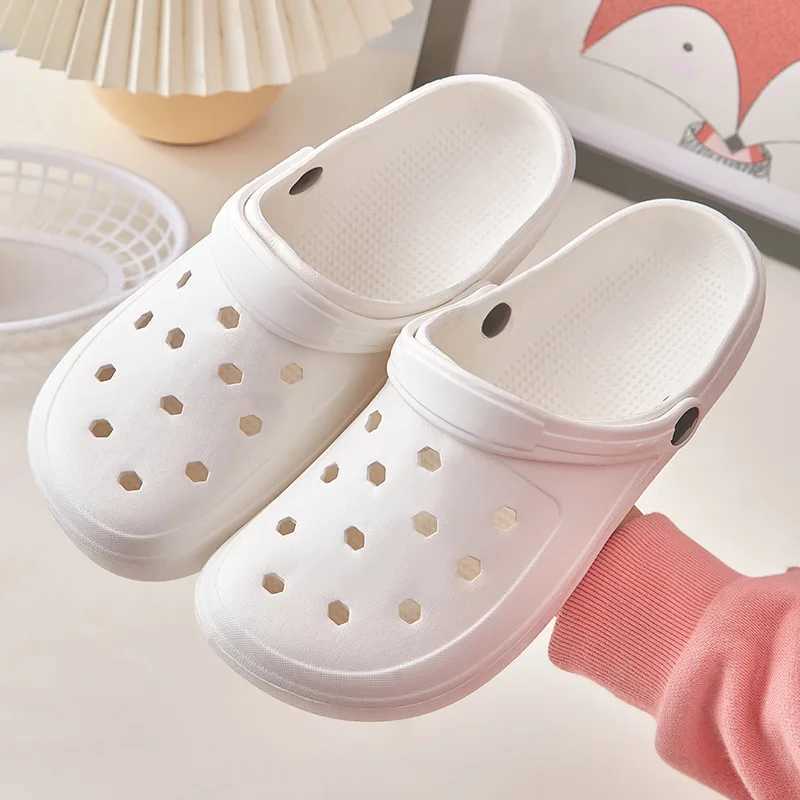 New Arrival Womens Fashion Sliding Sandals Summer 2025 Thick soled Soft Eva Clogs Garden Shoes Womens Hollow Anti slip Beach Sandals T250407