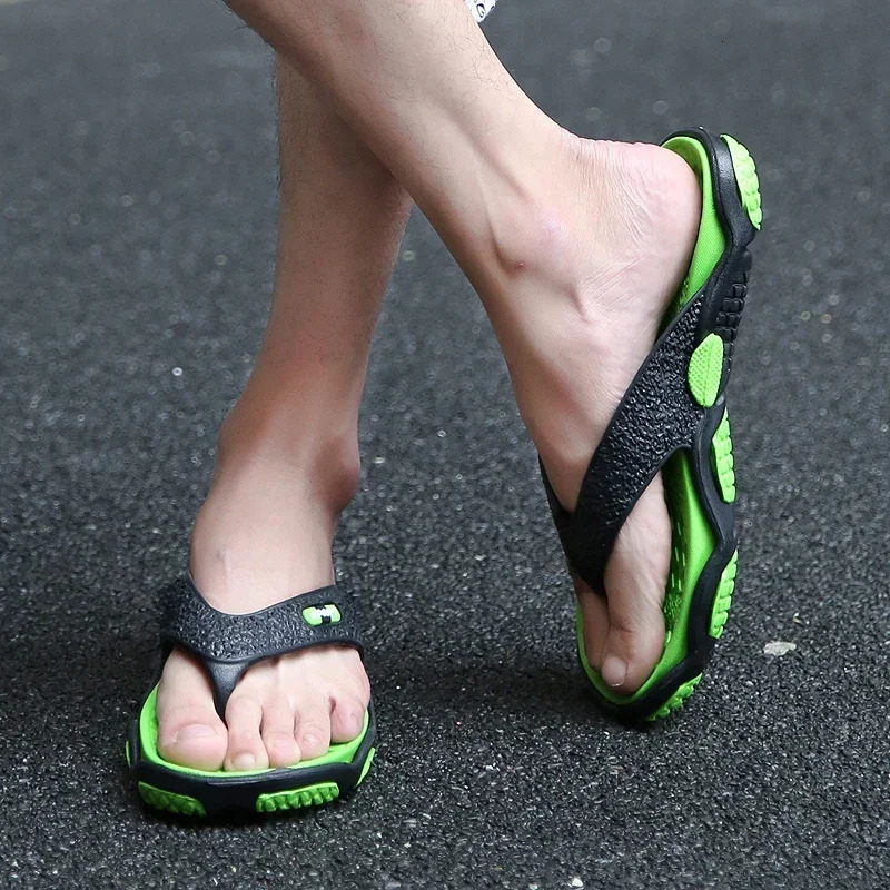 Mens Slippers Lightweight Sandals Summer Flip Flops Breathable Beach Shoes Sandals Men Flip Flops Breathable Men Slides 250408