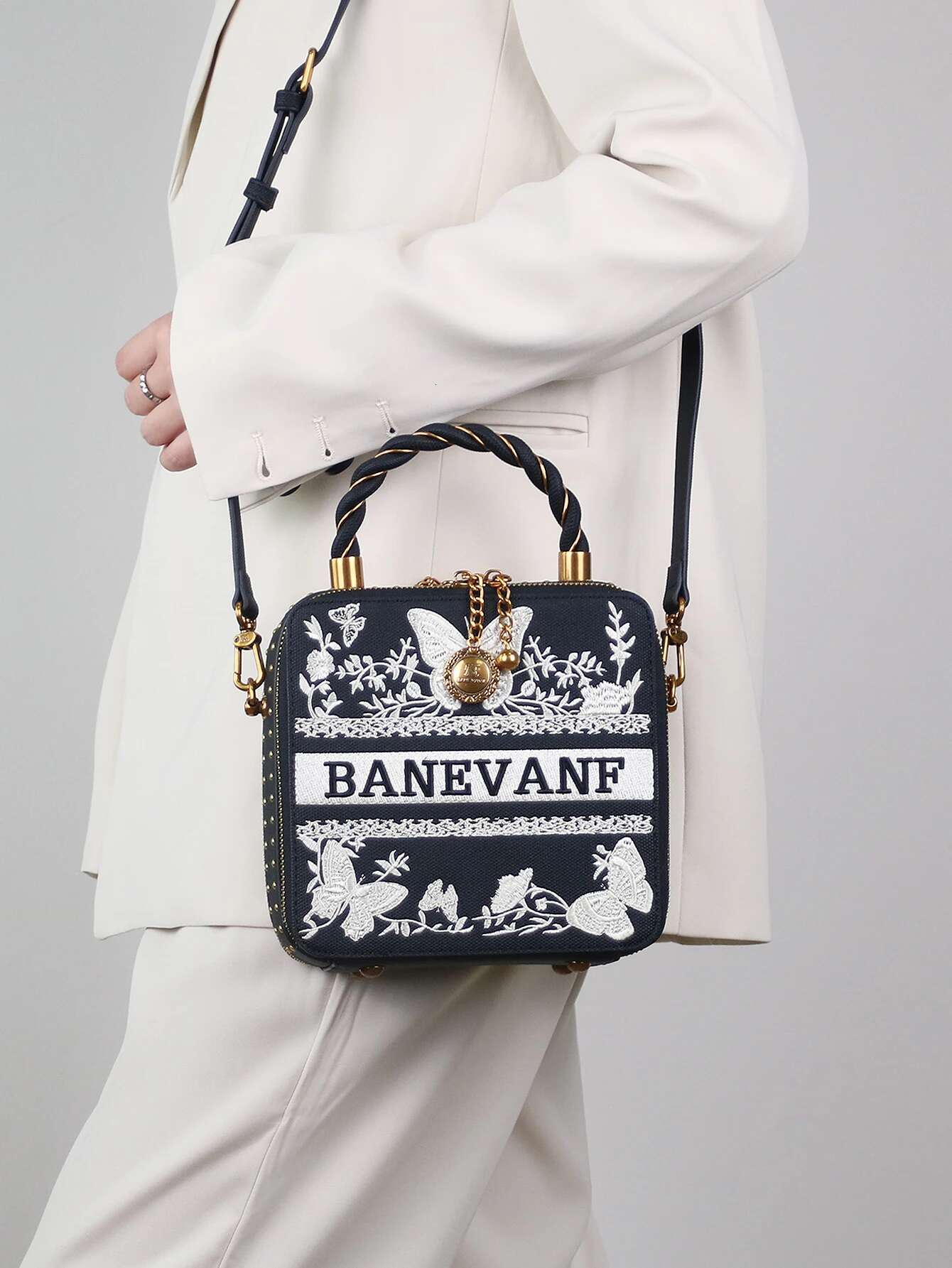 New Chinese Embroidery Box, Small Square Bag, 2025, New Fashion High Sense, Popular Handbag, One-Shoulder Diagonal Fema
