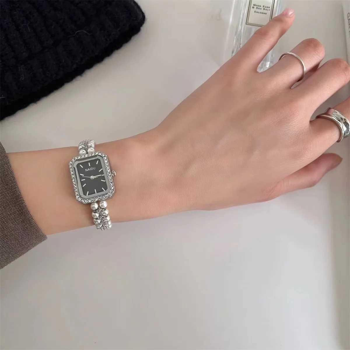 Square womens watch sports retro fashion small dial womens retro shell pearl chain quartz watch women Relogio womenT250408