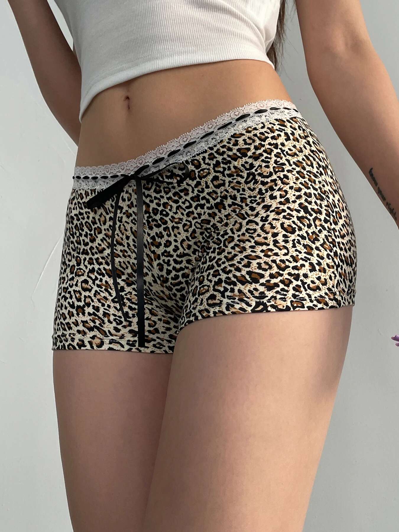 IAMSURE Sexy Slim Leopard Printed Lace Trim Casual Bandage Low-Waisted Shorts Women 2024 Summer Fashion Streetwear Ladies