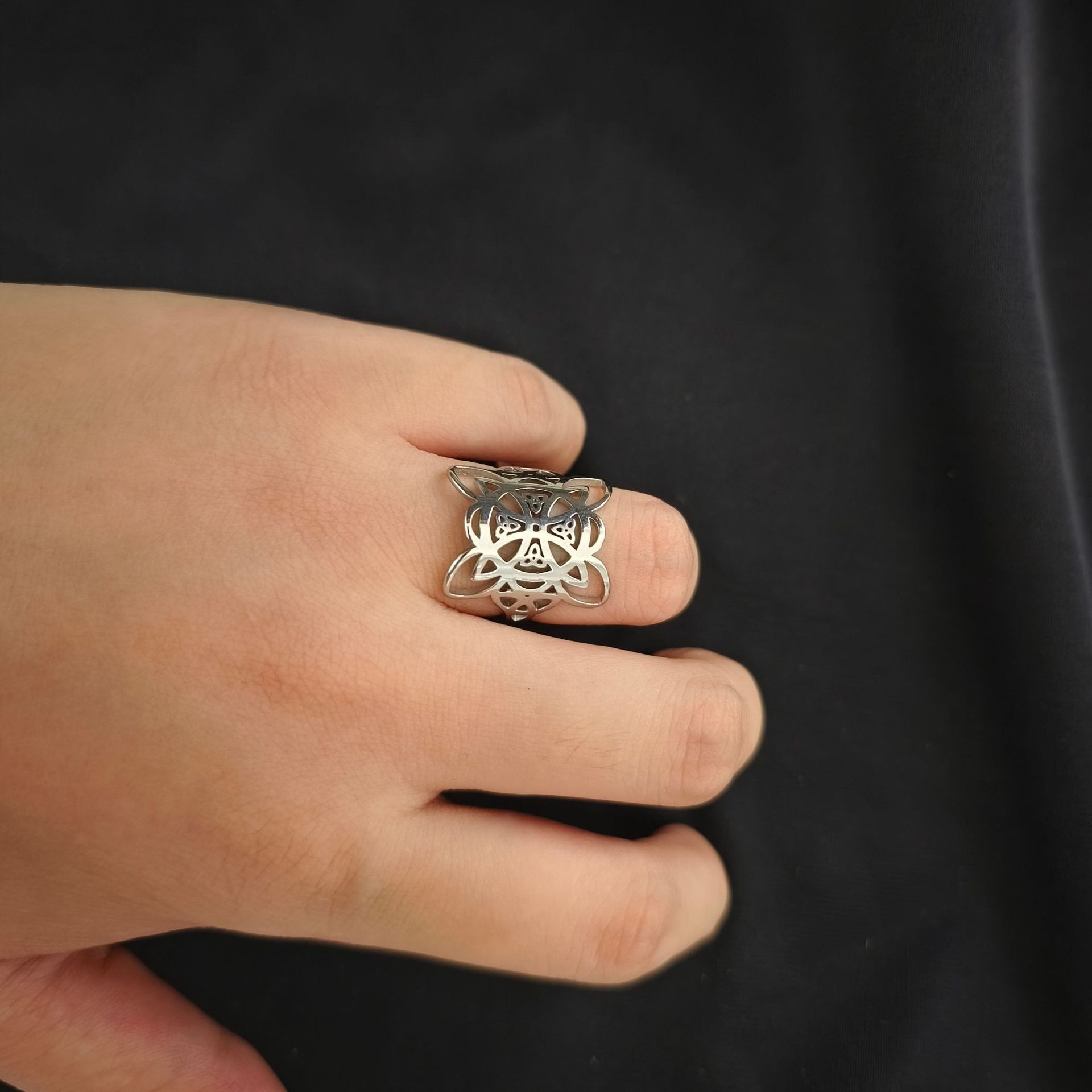 Top Source New Fashionable Versatile Witch with Celtic Triangle Frame Hollow Stainless Steel Four Tailed Ring as a Gift for Boyfriend
