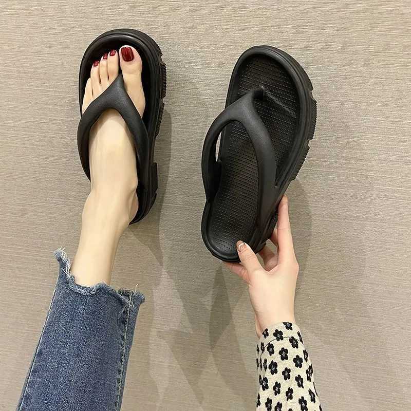 Thick bottomed wedge-shaped flip cover womens 2023 summer clip platform sandals womens N-Slip beach girls outdoor slideXJ250407