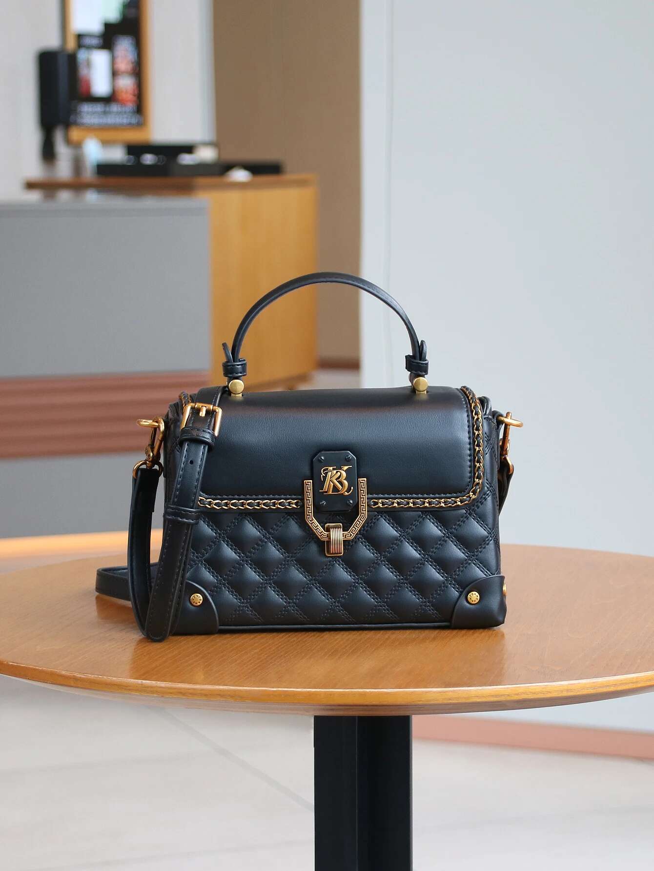 Fashion New 2025 Bag Light Temperament Versatile Commuter Women's Dia Embroidered Thread Handbag Lock Fashion