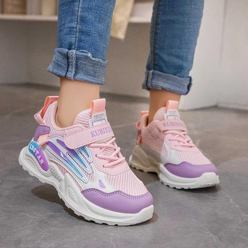 Childrens sports shoes boys and girls running sports shoes air mesh fashion classic boys casual shoes white blue pink W250407