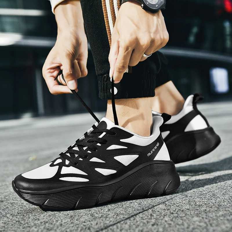 Marathon Men Running Shoes High Quty Lightweight Mesh Thick-soled Mens Shoe Sports Shoes Fashionable Lace Up Casual SneakersC250410