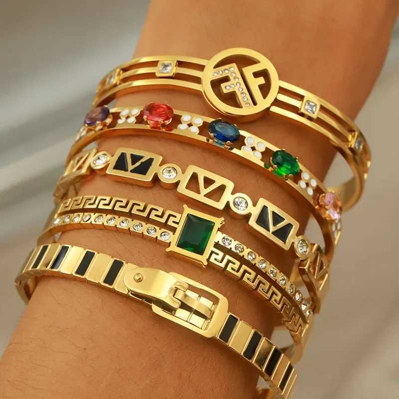 316L stainless steel letter V bracelet and bracelet suitable for womens fashion brand jewelry multi-color hollow crystal bracelet accessories Y250408