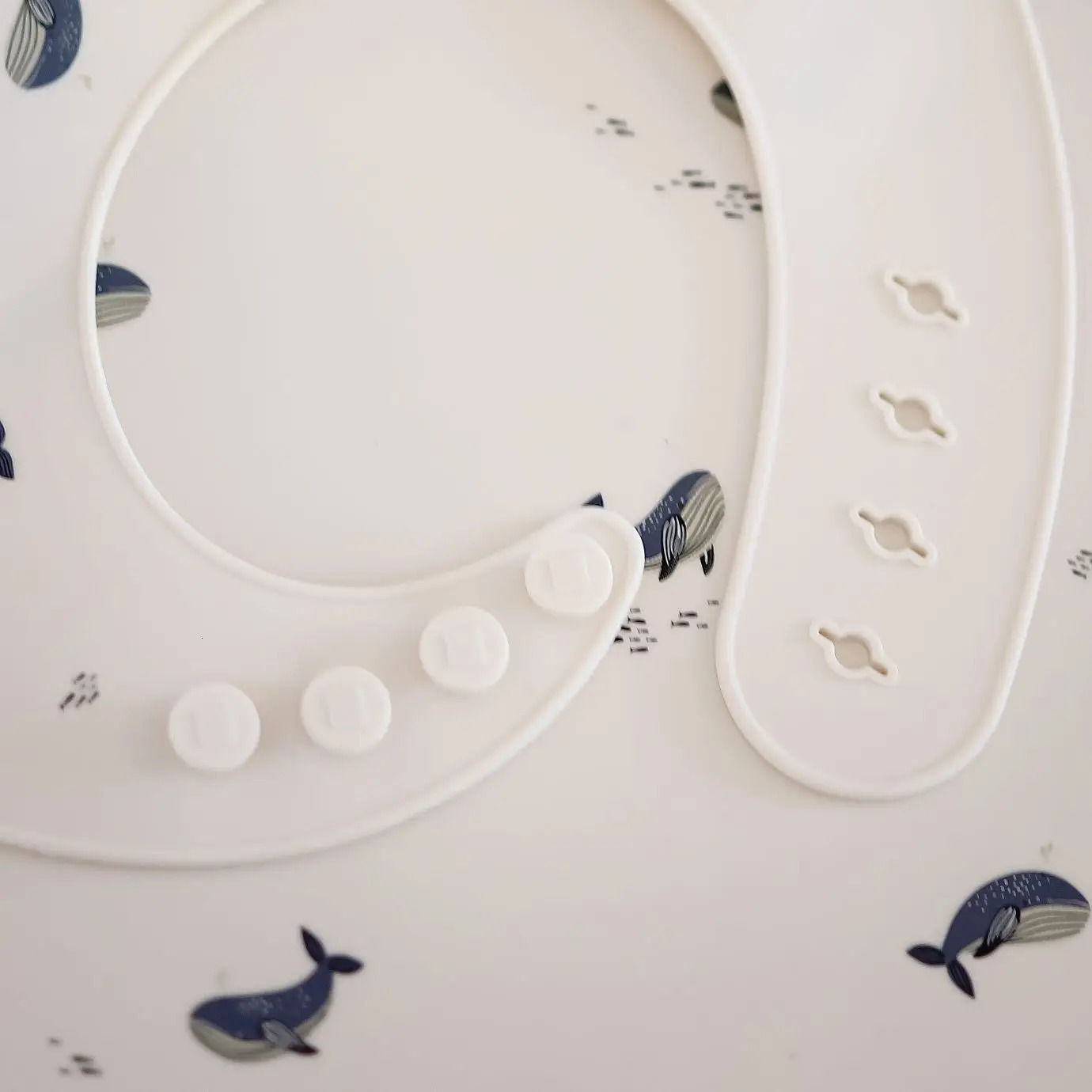 Cute Baby Bibs Baby Whale Plate Animal Print Childrens Bibs Girls Boys Adjustable Soft Silicone Bibs Baby Feeding Supplies 250408