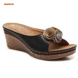 New wer 2023 Wedge Heels Shoes Women Outdoor Slippers Female Soft Bottom Heeled Sandals Summer Footwear ddmykukumalu