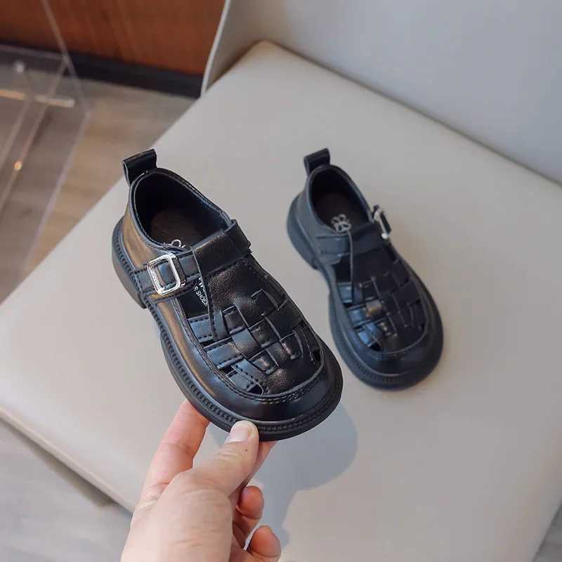 Childrens shoe designer hollow breathable soft sole leather shoes fashion version anti slip casual sports shoes W250407