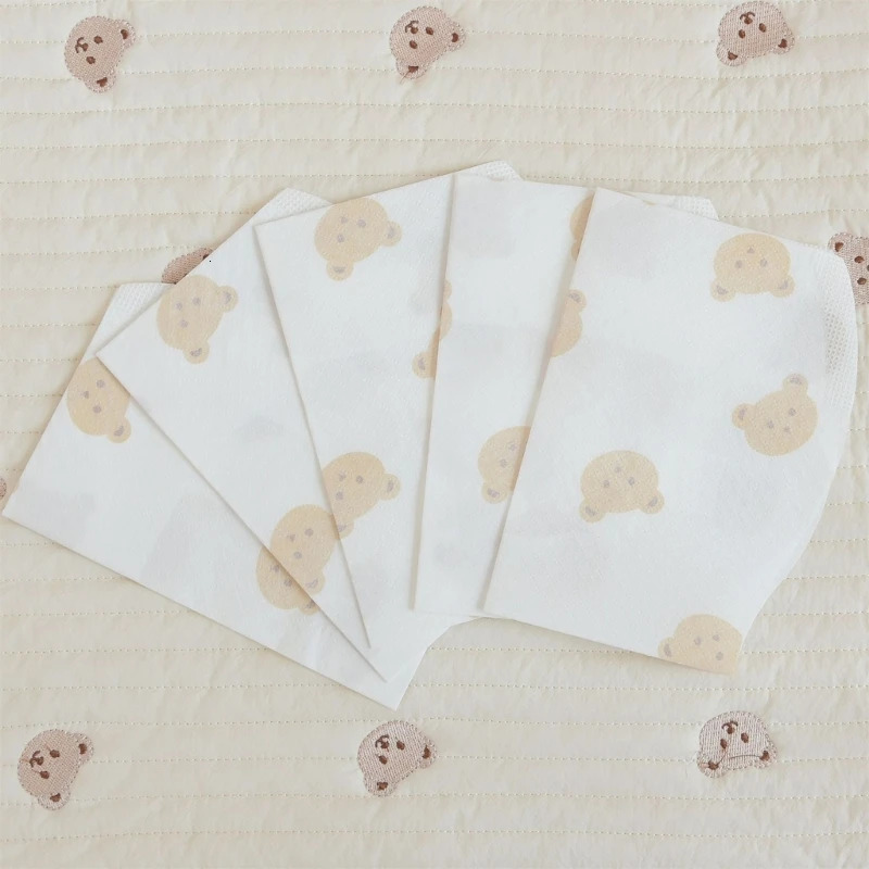 50-Pack Disposable Bibs for Babies Aged 6 Months to 2 Years Cartoon Bear Feeding Bib for Boy Girl Non-woven Drool Towel 250407